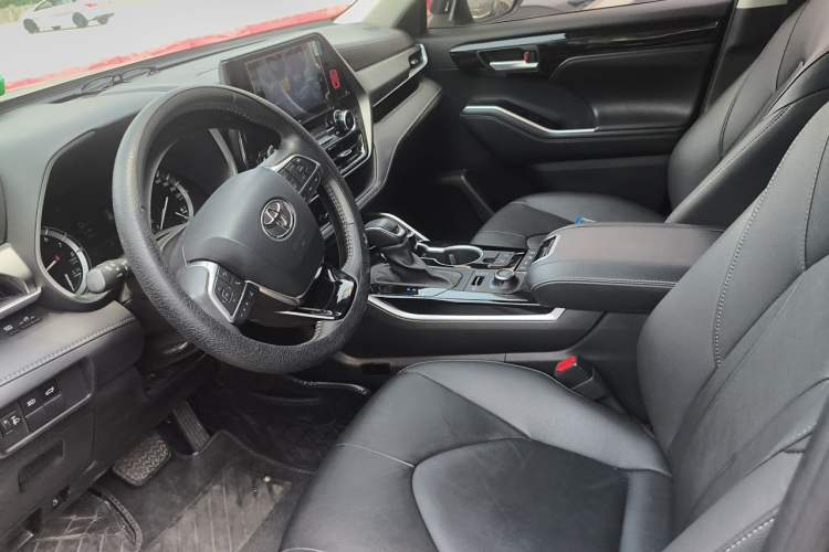 Used Toyota Highlander 2022 380T 4x4 Luxury Edition 7 Seats Left Front Seat