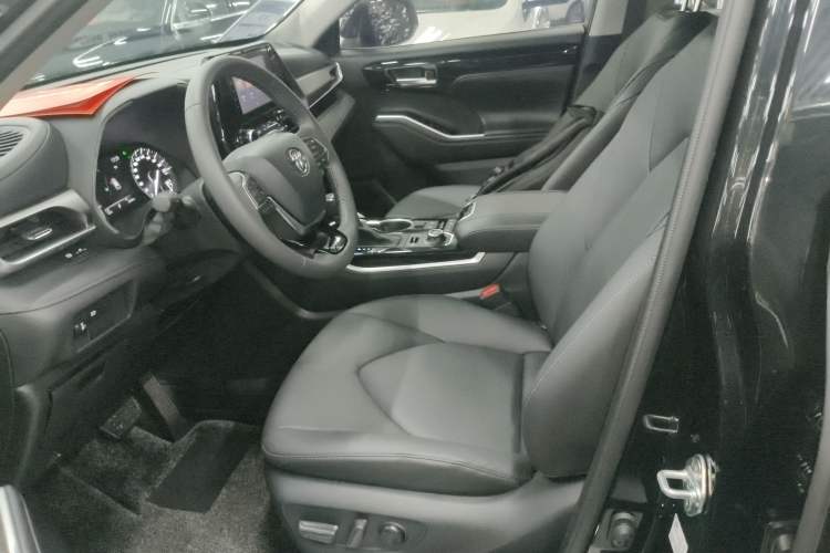Used Toyota Highlander 2022 380T 4x4 Luxury Edition 7 Seats Left Front Seat