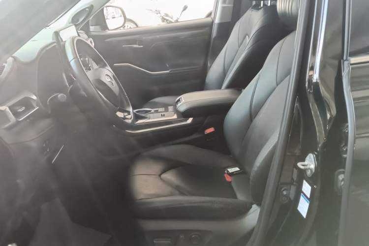 Used Toyota Highlander 2022 Dual-Engine 2.5L 4x4 Elite Edition 7-Seater Left Front Seat
