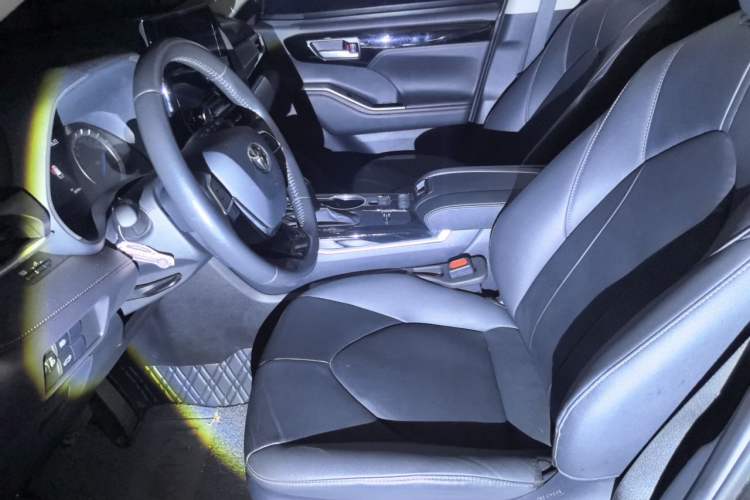 Used Toyota Highlander 2022 Dual-Engine 2.5L Four-Wheel Drive Prestige Version 7 Seats Left Front Seat