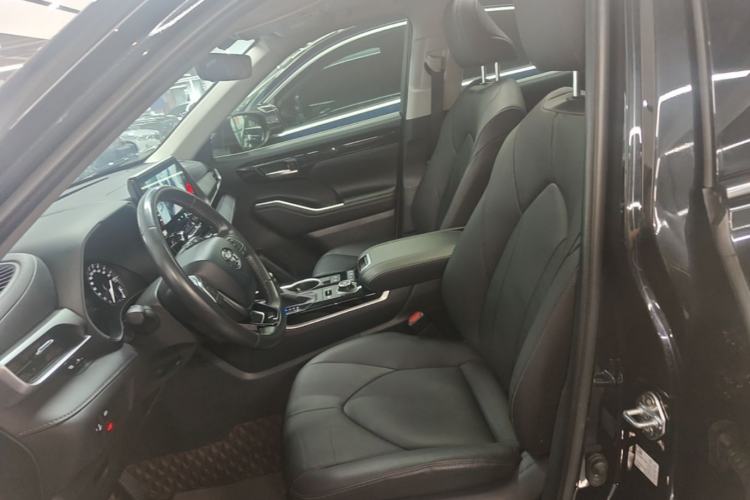 Used Toyota Highlander 2022 380T 4x4 Luxury Edition 7 Seats Left Front Seat