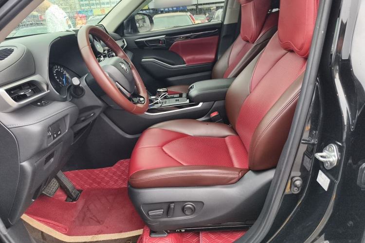 Used Toyota Highlander 2022 Dual-Engine 2.5L 4x4 Elite Edition 7-Seater Left Front Seat