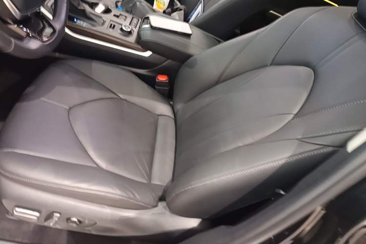 Used Toyota Highlander 2022 380T 4x4 Luxury Edition 7 Seats Left Front Seat
