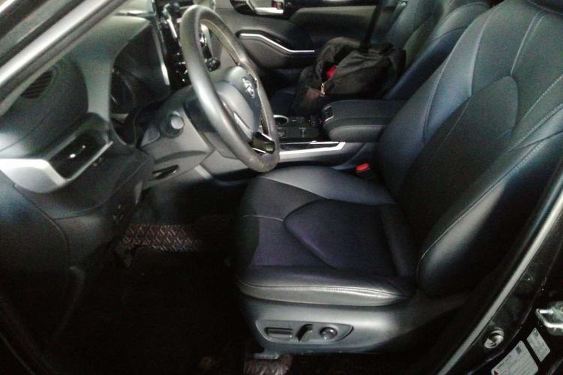 Used Toyota Highlander 2022 Dual-Engine 2.5L Four-Wheel Drive Prestige Version 7 Seats Left Front Seat