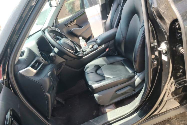 Used Toyota Highlander 2022 Dual-Engine 2.5L 4x4 Elite Edition 7-Seater Left Front Seat