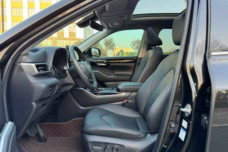 Used Toyota Highlander 2022 Dual-Engine 2.5L Four-Wheel Drive Prestige Version 7 Seats Left Front Seat