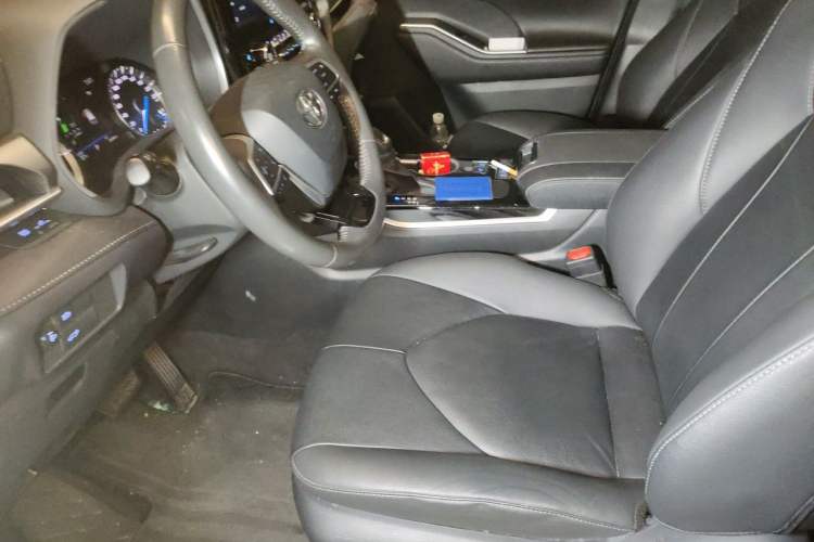 Used Toyota Highlander 2022 Dual-Engine 2.5L Four-Wheel Drive Prestige Version 7 Seats Left Front Seat