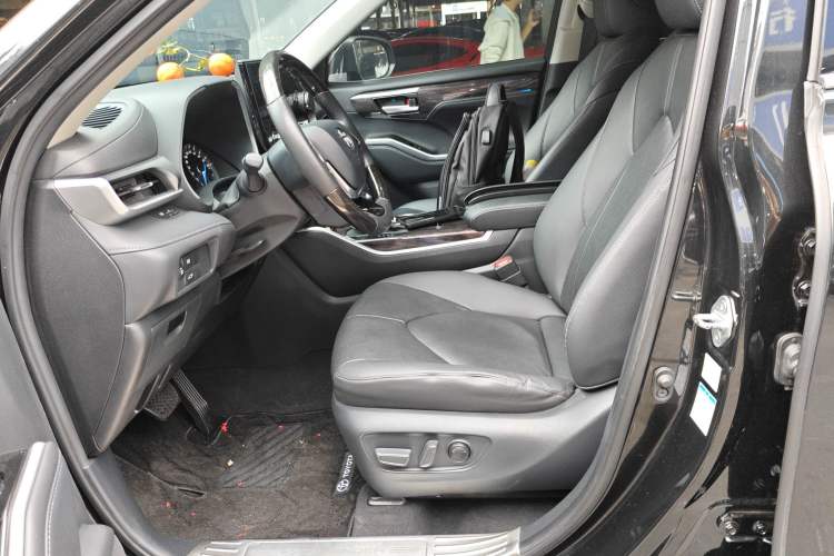 Used Toyota Highlander 2022 Dual-Engine 2.5L Four-Wheel Drive Prestige Version 7 Seats Left Front Seat