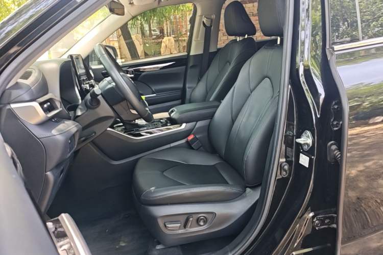 Used Toyota Highlander 2022 380T 4x4 Luxury Edition 7 Seats Left Front Seat