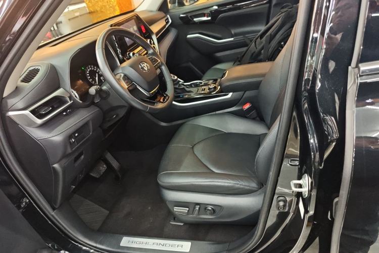 Used Toyota Highlander 2022 380T 4x4 Luxury Edition 7 Seats Left Front Seat