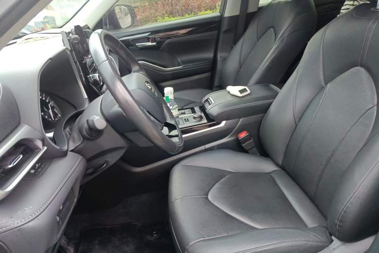 Used Toyota Highlander 2022 380T 4x4 Luxury Edition 7 Seats Left Front Seat