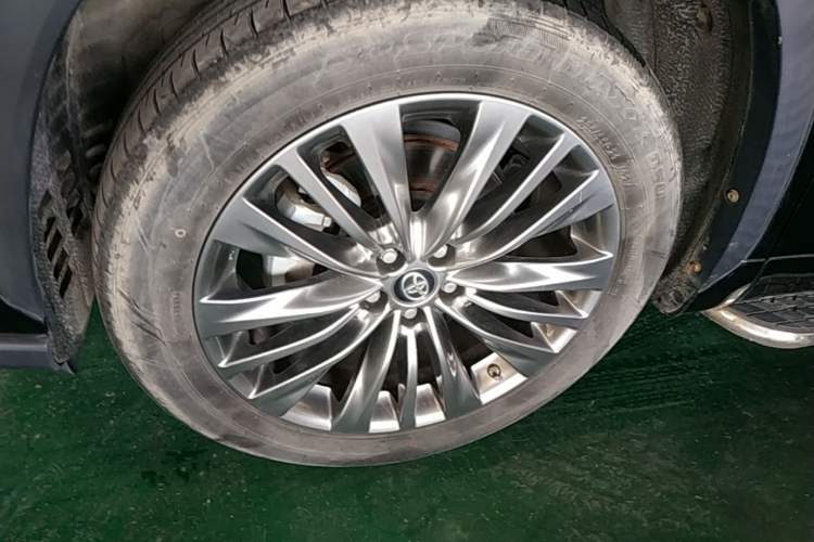 Used Toyota Highlander 2022 Dual-Engine 2.5L Four-Wheel Drive Prestige Version 7 Seats Left Front Wheel Hub