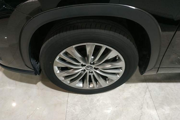 Used Toyota Highlander 2022 Dual-Engine 2.5L Four-Wheel Drive Supreme Edition 7-Seater Left Front Wheel Hub