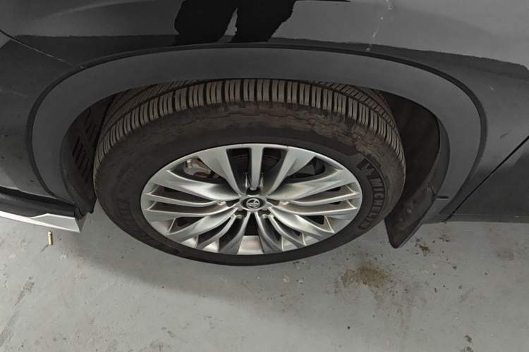 Used Toyota Highlander 2022 380T Four-Wheel Drive Prestige Edition 7-Seater Left Front Wheel Hub