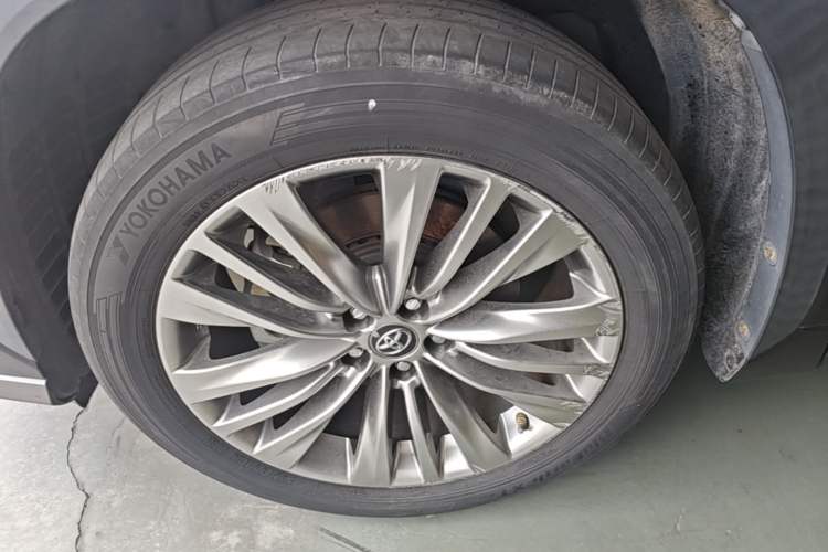 Used Toyota Highlander 2022 Dual-Engine 2.5L Four-Wheel Drive Supreme Edition 7-Seater Left Front Wheel Hub