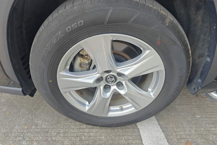 Used Toyota Highlander 2022 Dual-Engine 2.5L Two-Wheel Drive Elite Edition 5 Seats Left Front Wheel Hub
