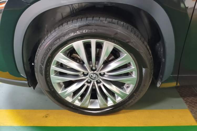 Used Toyota Highlander 2022 Dual-Engine 2.5L Four-Wheel Drive Supreme Edition 7-Seater Left Front Wheel Hub