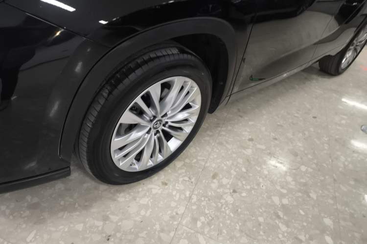 Used Toyota Highlander 2022 Dual-Engine 2.5L Four-Wheel Drive Prestige Version 7 Seats Left Front Wheel Hub