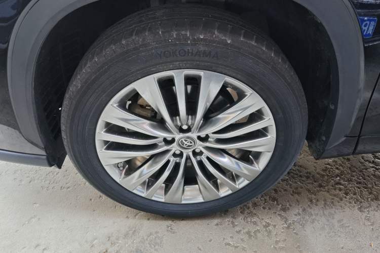 Used Toyota Highlander 2022 Dual-Engine 2.5L Four-Wheel Drive Prestige Version 7 Seats Left Front Wheel Hub