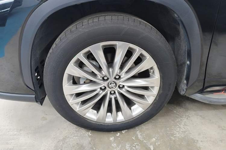Used Toyota Highlander 2022 Dual-Engine 2.5L Four-Wheel Drive Prestige Version 7 Seats Left Front Wheel Hub
