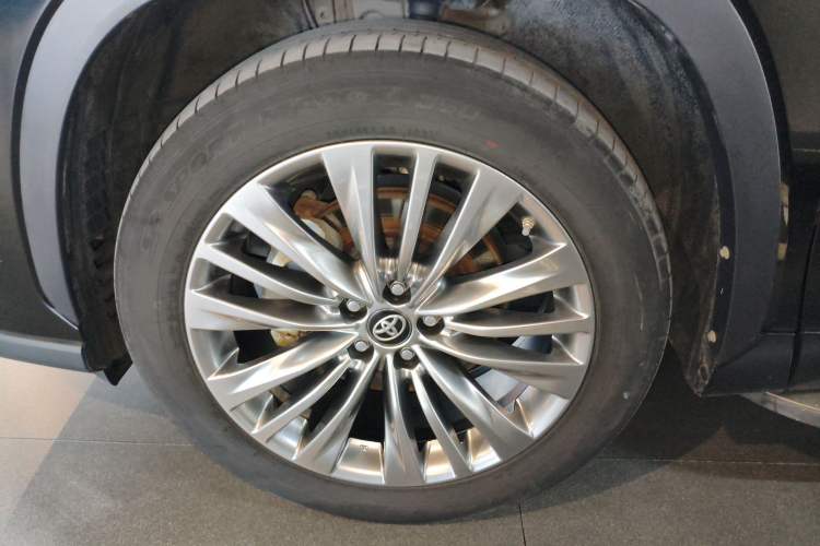 Used Toyota Highlander 2022 Dual-Engine 2.5L Two-Wheel Drive Prestige Edition 7-Seater Left Front Wheel Hub