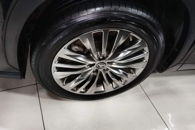 Used Toyota Highlander 2022 380T Four-Wheel Drive Prestige Edition 7-Seater Left Front Wheel Hub