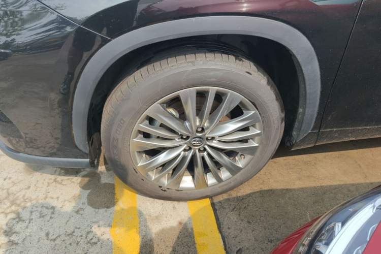 Used Toyota Highlander 2022 Dual-Engine 2.5L Four-Wheel Drive Prestige Version 7 Seats Left Front Wheel Hub