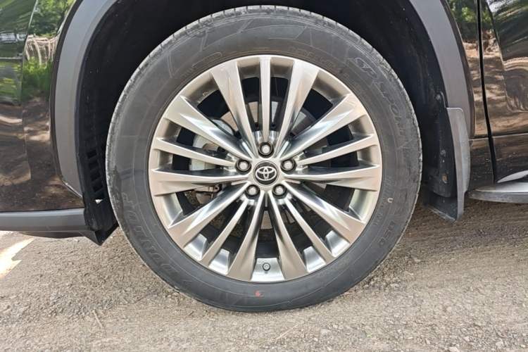 Used Toyota Highlander 2022 380T 4x4 Luxury Edition 7 Seats Left Front Wheel Hub