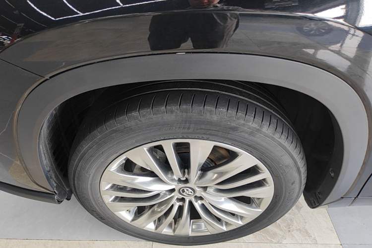 Used Toyota Highlander 2022 380T Four-Wheel Drive Prestige Edition 7-Seater Left Front Wheel Hub