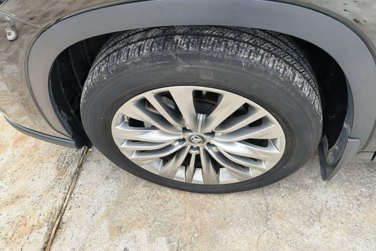 Used Toyota Highlander 2022 Dual-Engine 2.5L Four-Wheel Drive Supreme Edition 7-Seater Left Front Wheel Hub