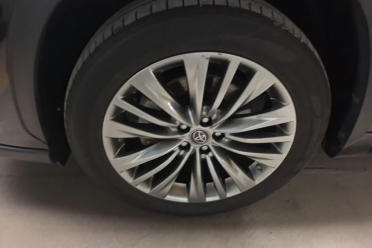 Used Toyota Highlander 2022 Dual-Engine 2.5L Four-Wheel Drive Prestige Version 7 Seats Left Front Wheel Hub