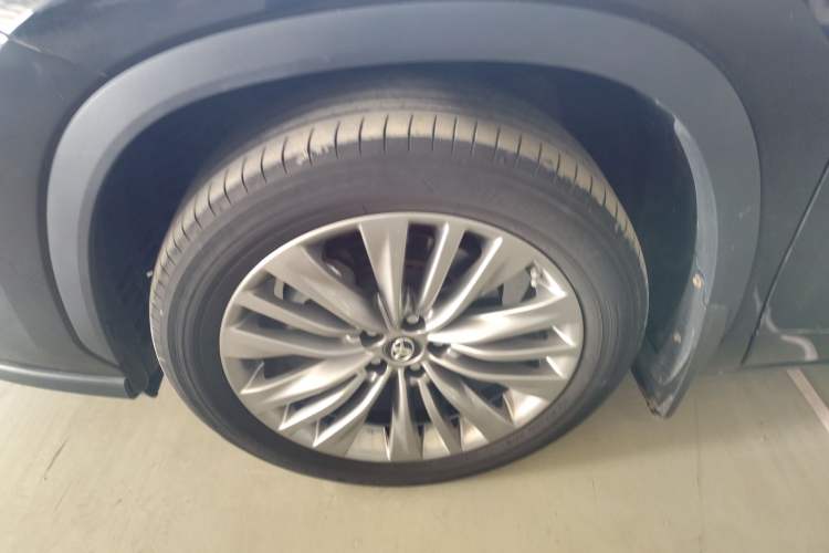 Used Toyota Highlander 2022 Dual-Engine 2.5L Four-Wheel Drive Prestige Version 7 Seats Left Front Wheel Hub