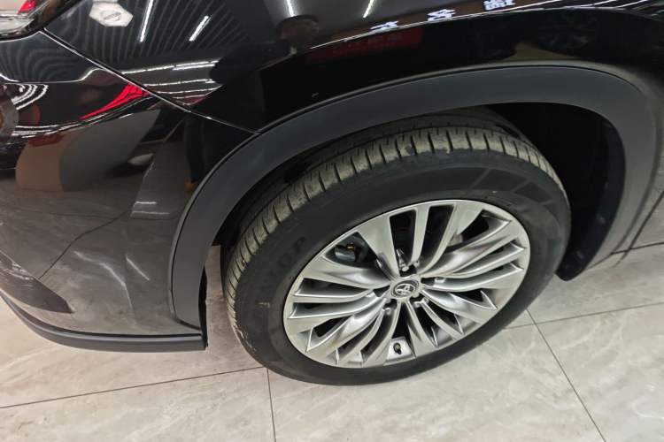 Used Toyota Highlander 2022 380T 4x4 Luxury Edition 7 Seats Left Front Wheel Hub