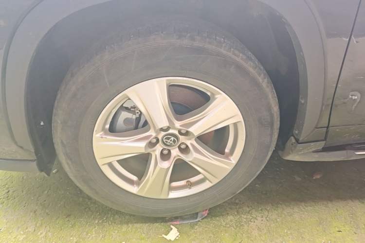 Used Toyota Highlander 2022 Dual-Engine 2.5L 4x4 Elite Edition 7-Seater Left Front Wheel Hub