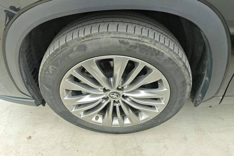 Used Toyota Highlander 2022 Dual-Engine 2.5L Four-Wheel Drive Prestige Version 7 Seats Left Front Wheel Hub