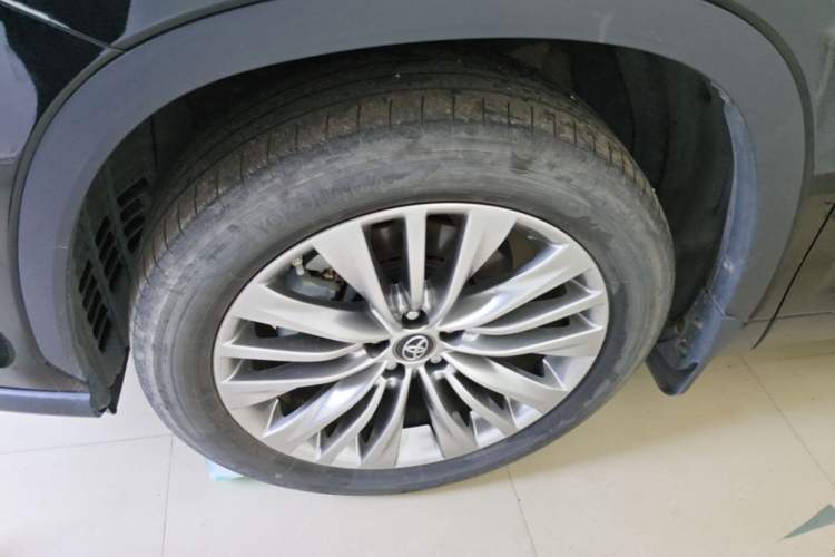 Used Toyota Highlander 2022 Dual-Engine 2.5L Four-Wheel Drive Luxury Edition 7 Seats Left Front Wheel Hub