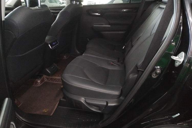Used Toyota Highlander 2022 380T 4x4 Luxury Edition 7 Seats Left Rear Seat
