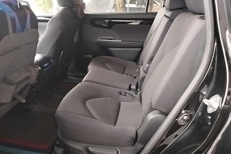Used Toyota Highlander 2022 Dual-Engine 2.5L 4x4 Elite Edition 7-Seater Left Rear Seat