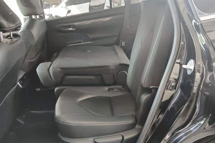 Used Toyota Highlander 2022 Dual-Engine 2.5L 4x4 Elite Edition 7-Seater Left Rear Seat