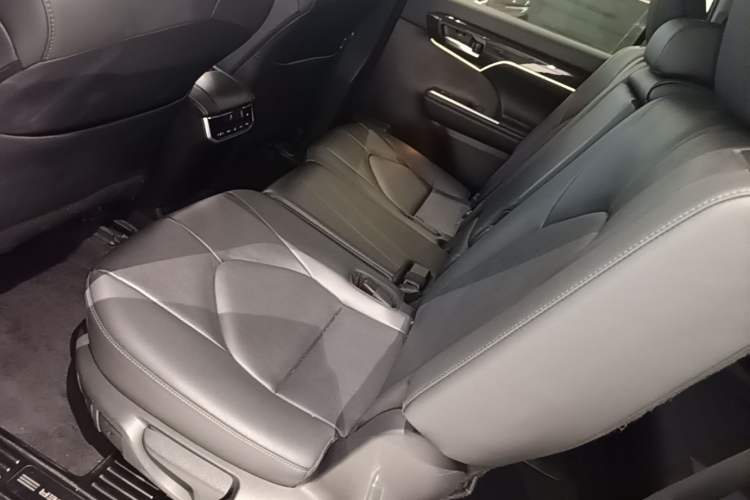 Used Toyota Highlander 2022 380T 4x4 Luxury Edition 7 Seats Left Rear Seat