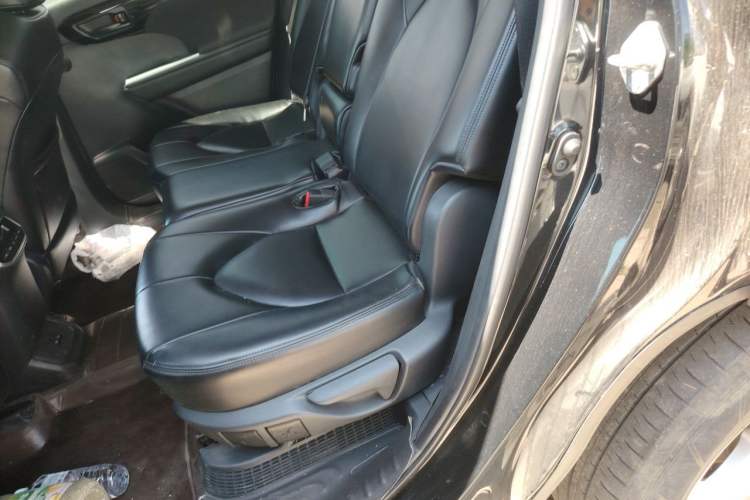 Used Toyota Highlander 2022 Dual-Engine 2.5L 4x4 Elite Edition 7-Seater Left Rear Seat
