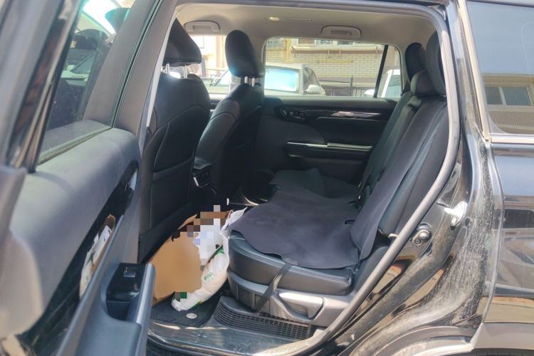 Used Toyota Highlander 2022 Dual-Engine 2.5L 4x4 Elite Edition 7-Seater Left Rear Seat