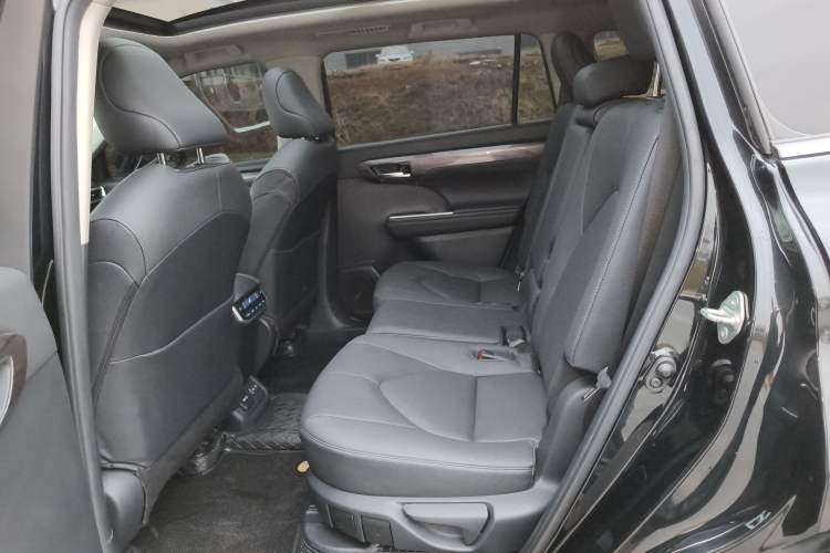 Used Toyota Highlander 2022 Dual-Engine 2.5L Four-Wheel Drive Supreme Edition 7-Seater Left Rear Seat