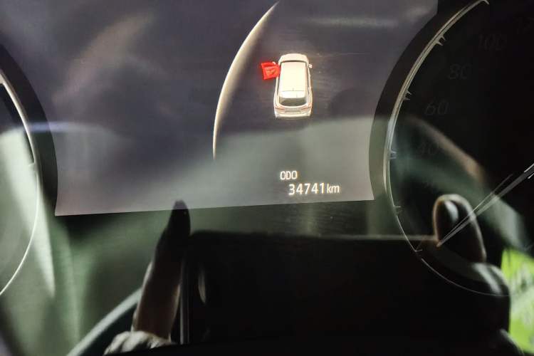 Used Toyota Highlander 2022 380T Four-Wheel Drive Prestige Edition 7-Seater Odometer Close Up