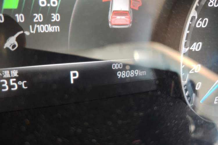 Used Toyota Highlander 2022 Dual-Engine 2.5L 4x4 Elite Edition 7-Seater Odometer Close Up