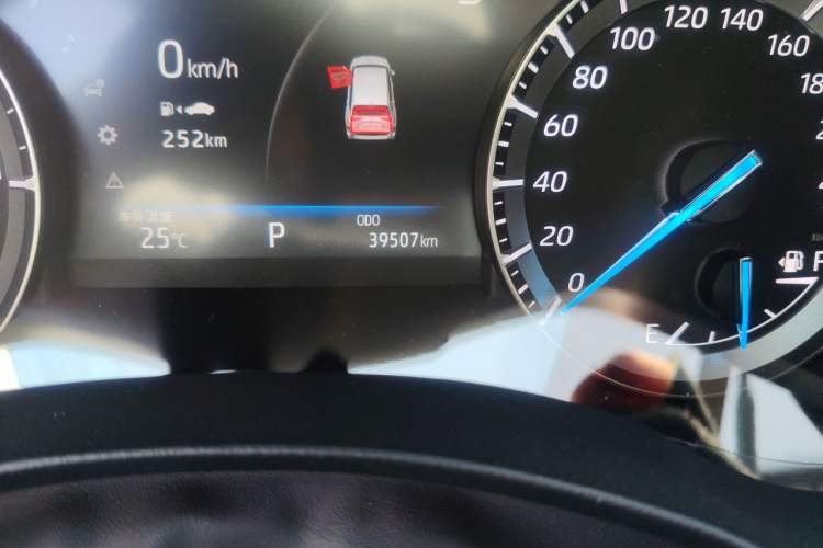 Used Toyota Highlander 2022 Dual-Engine 2.5L 4x4 Elite Edition 7-Seater Odometer Close Up