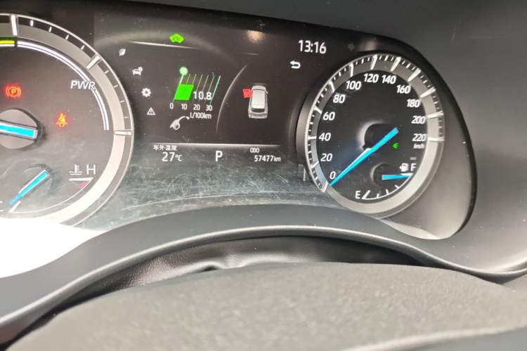 Used Toyota Highlander 2022 Dual-Engine 2.5L 4x4 Elite Edition 7-Seater Odometer Close Up