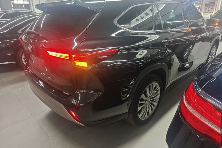 Used Toyota Highlander 2022 380T 4x4 Luxury Edition 7 Seats Rear Right 45 Deg