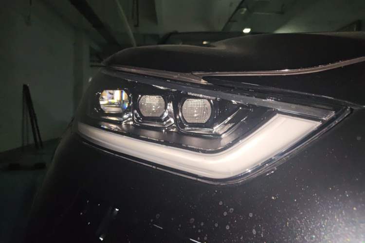 Used Toyota Highlander 2022 Dual-Engine 2.5L Four-Wheel Drive Supreme Edition 7-Seater Right Front Headlight