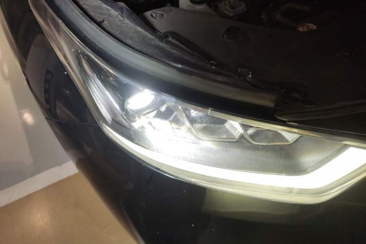 Used Toyota Highlander 2022 Dual-Engine 2.5L Four-Wheel Drive Prestige Version 7 Seats Right Front Headlight
